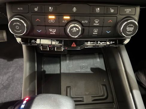 Used 2023 Dodge Durango GT AWD/4WD image 17