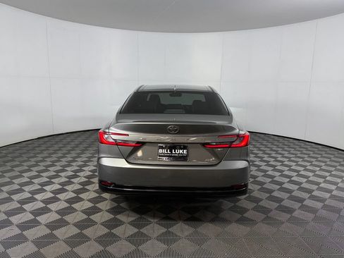 Used 2026 Toyota Camry XLE FWD image 7