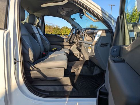 New 2026 Ford F450 XL w/ XL Chrome Package image 31