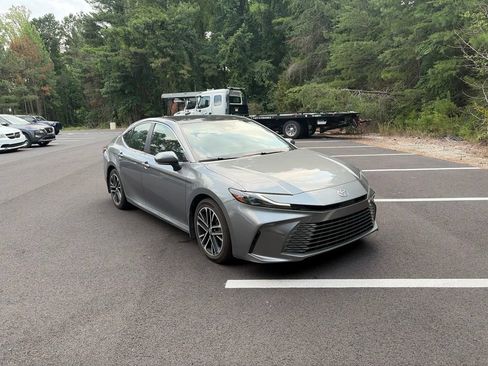 Used 2025 Toyota Camry XLE FWD image 3
