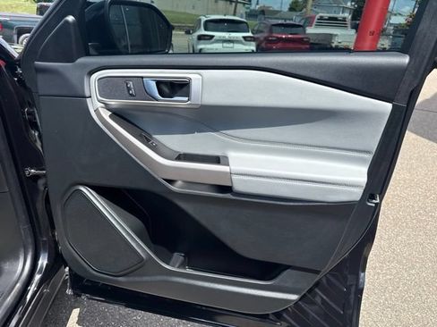 Used 2023 Ford Explorer XLT w/ Equipment Group 202A AWD/4WD image 32