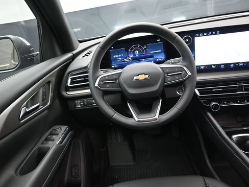 New 2026 Chevrolet Traverse LT w/ Sun and Wheel Package FWD image 29