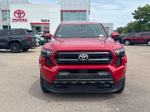 Used 2025 Toyota Tacoma SR5 AWD/4WD image 2