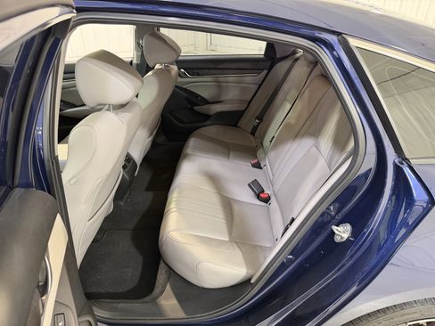 Used 2018 Honda Accord Touring image 12