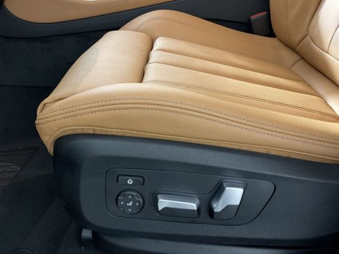 Used 2022 BMW X5 xDrive40i w/ Premium Package image 10