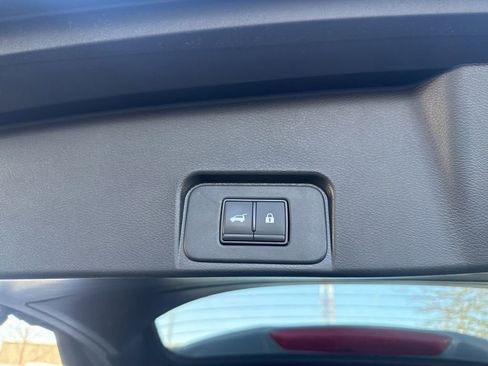 Used 2024 Nissan Rogue SL w/ SL Premium Package image 17