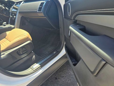 Certified 2025 Land Rover Discovery Dynamic SE image 10