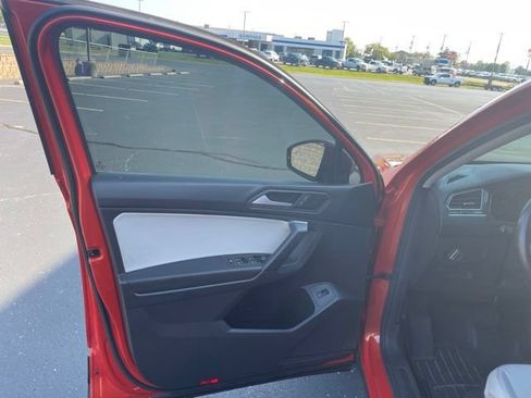 Used 2019 Volkswagen Tiguan SEL w/ 3rd Row Seat Package AWD/4WD image 18