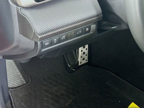 Used 2025 Toyota Camry SE image 10