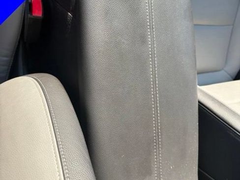 Used 2018 Chevrolet Equinox Premier FWD image 25