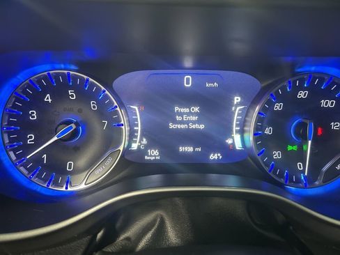 Used 2022 Chrysler Pacifica Touring-L w/ Uconnect Theater Family Group image 2