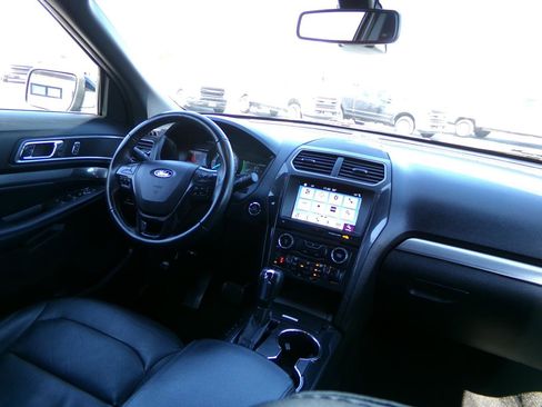 Used 2018 Ford Explorer XLT w/ Equipment Group 202A AWD/4WD image 49