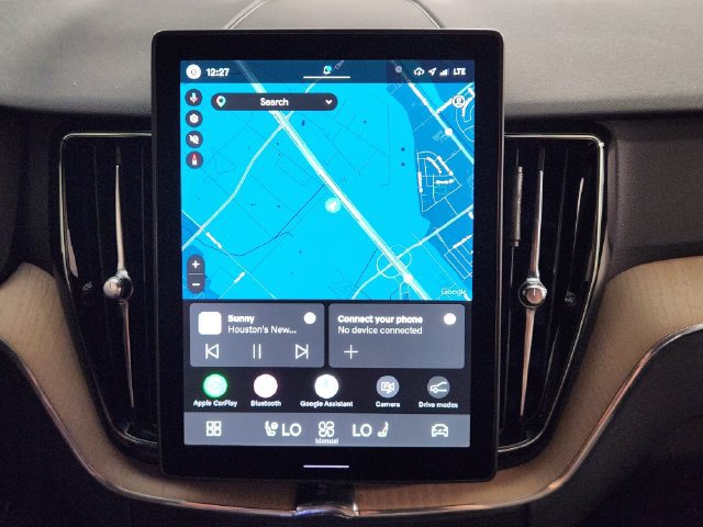Certified 2026 Volvo XC60 B5 Plus AWD/4WD image 17