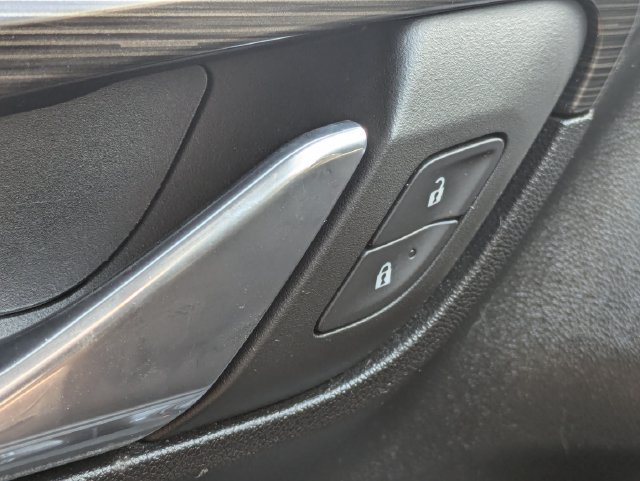 Used 2024 GMC Terrain SLE FWD image 30
