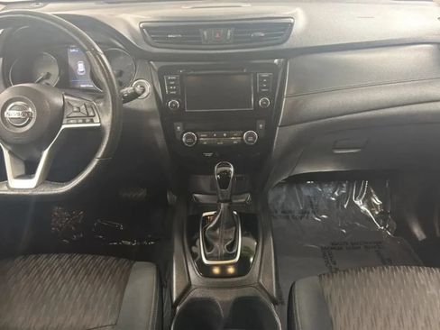 Used 2019 Nissan Rogue SV w/ Premium Package FWD image 17