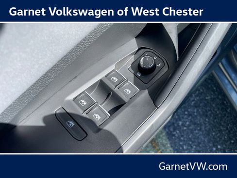 Certified 2025 Volkswagen Jetta SE FWD image 22