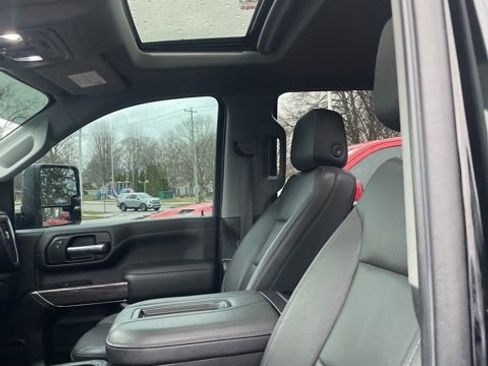 Used 2022 Chevrolet Silverado 2500 LTZ w/ LTZ Plus Package image 8