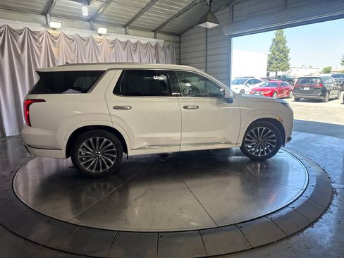 Used 2024 Hyundai Palisade Calligraphy FWD image 4