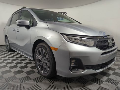New 2026 Honda Odyssey Touring image 7