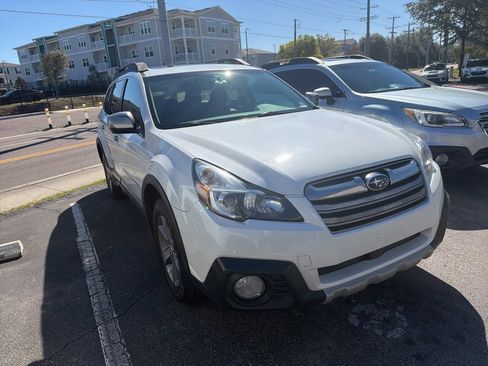 Used 2014 Subaru Outback 2.5i Limited image 2