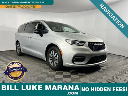 Used 2024 Chrysler Pacifica Select image 1