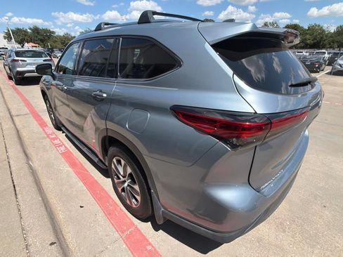 Used 2021 Toyota Highlander XLE FWD image 6