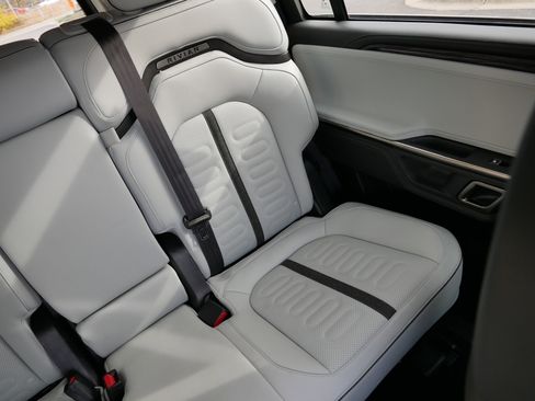 Used 2023 Rivian R1S Launch Edition image 14