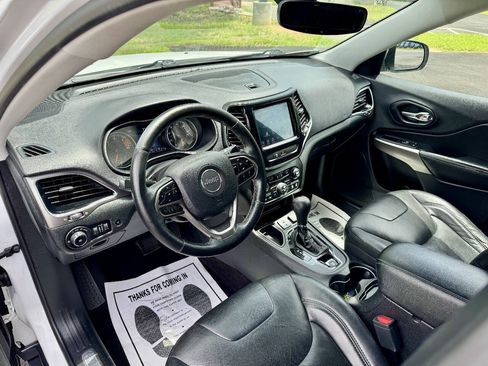 Used 2019 Jeep Cherokee Limited FWD image 12