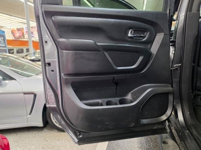 Used 2019 Nissan Titan SV w/ SV Convenience Package AWD/4WD image 29