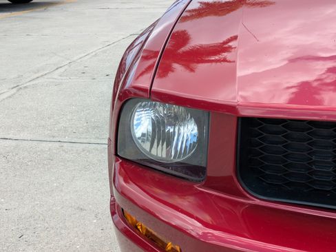 Used 2007 Ford Mustang Convertible RWD image 9