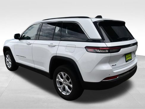 Used 2023 Jeep Grand Cherokee Limited AWD/4WD image 4
