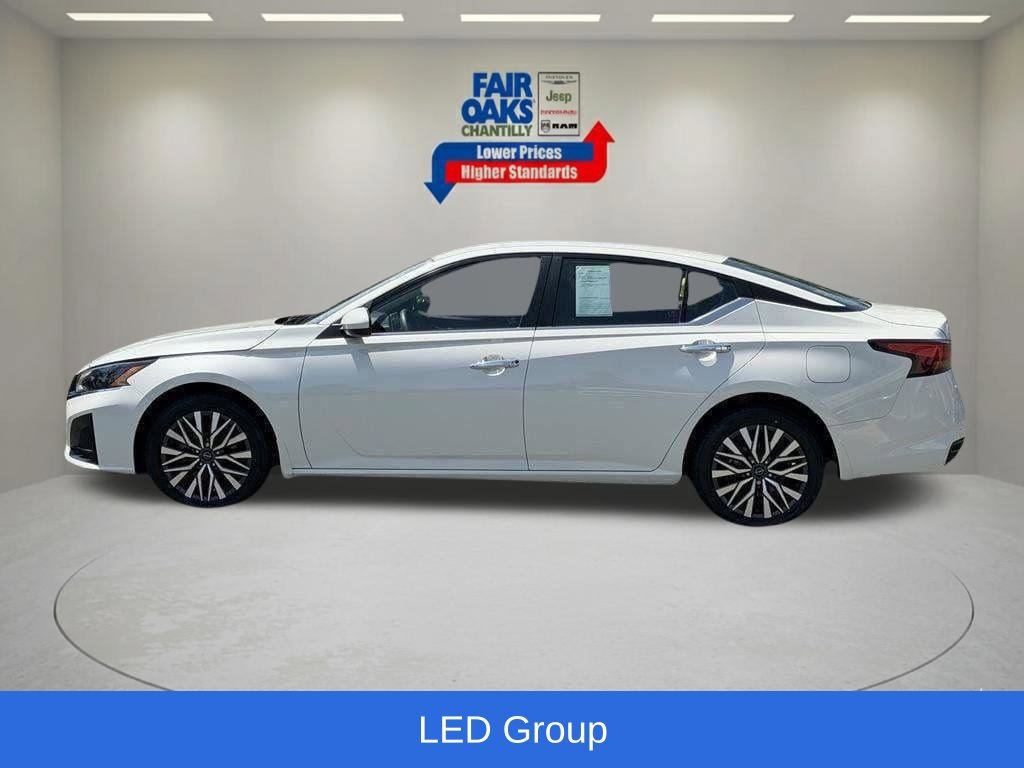 Used 2023 Nissan Altima 2.5 SV AWD/4WD image 11