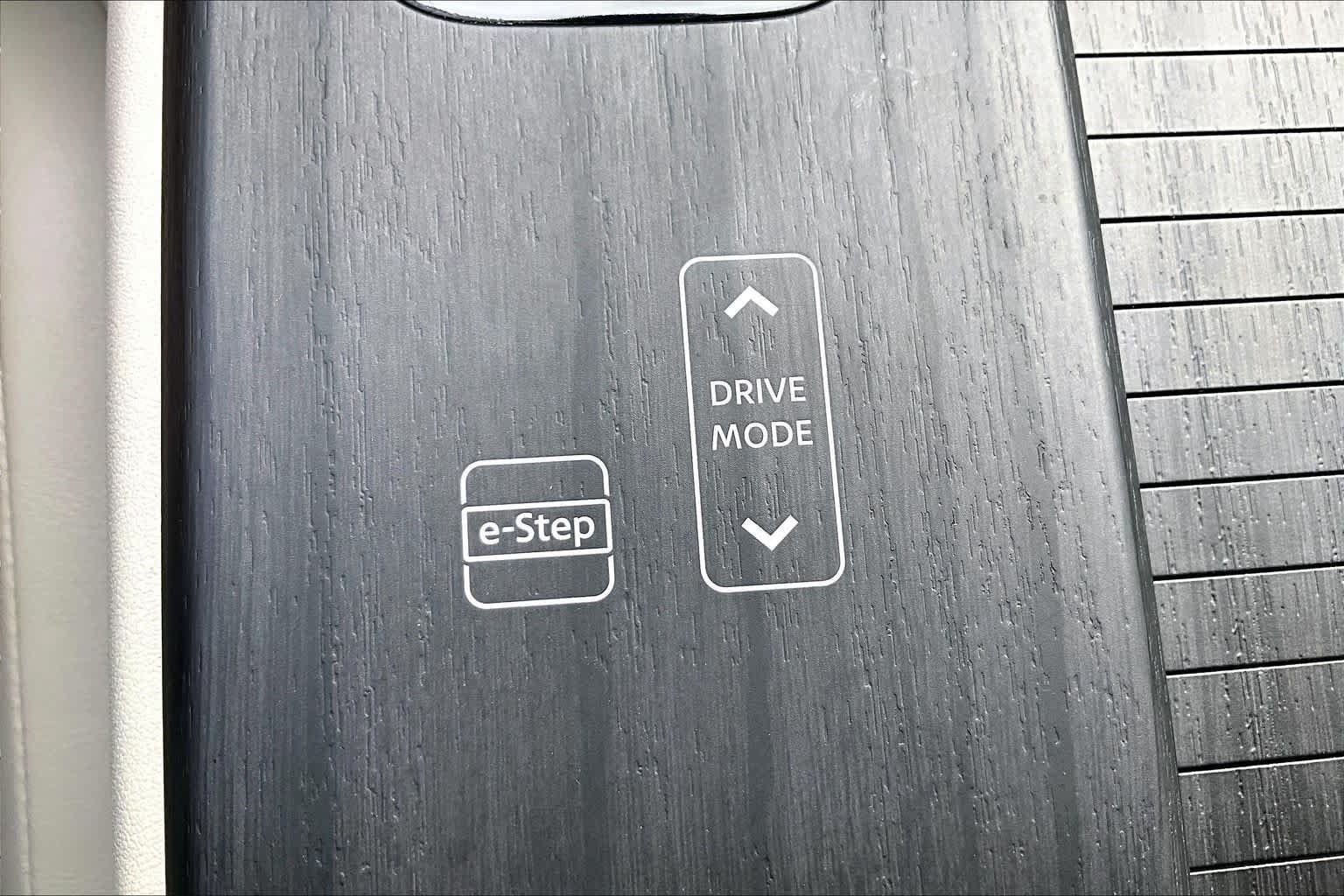 Certified 2023 Nissan Ariya FWD image 32