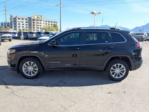 Used 2019 Jeep Cherokee Latitude w/ Popular Appearance Group FWD image 2