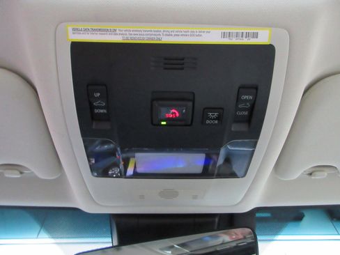 Used 2025 Lexus ES 300h w/ Premium Package image 18