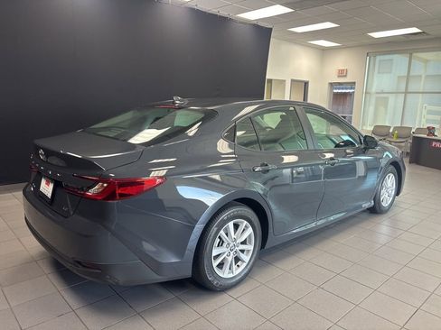 Used 2025 Toyota Camry LE image 3