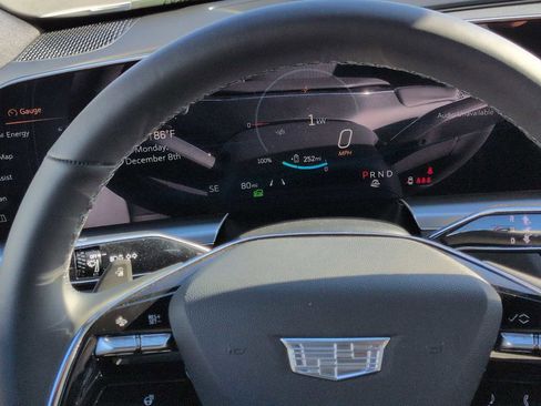 New 2025 Cadillac Lyriq Luxury image 17