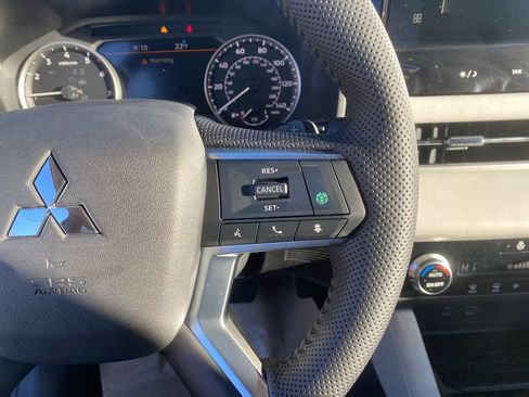 New 2026 Mitsubishi Outlander SE image 17