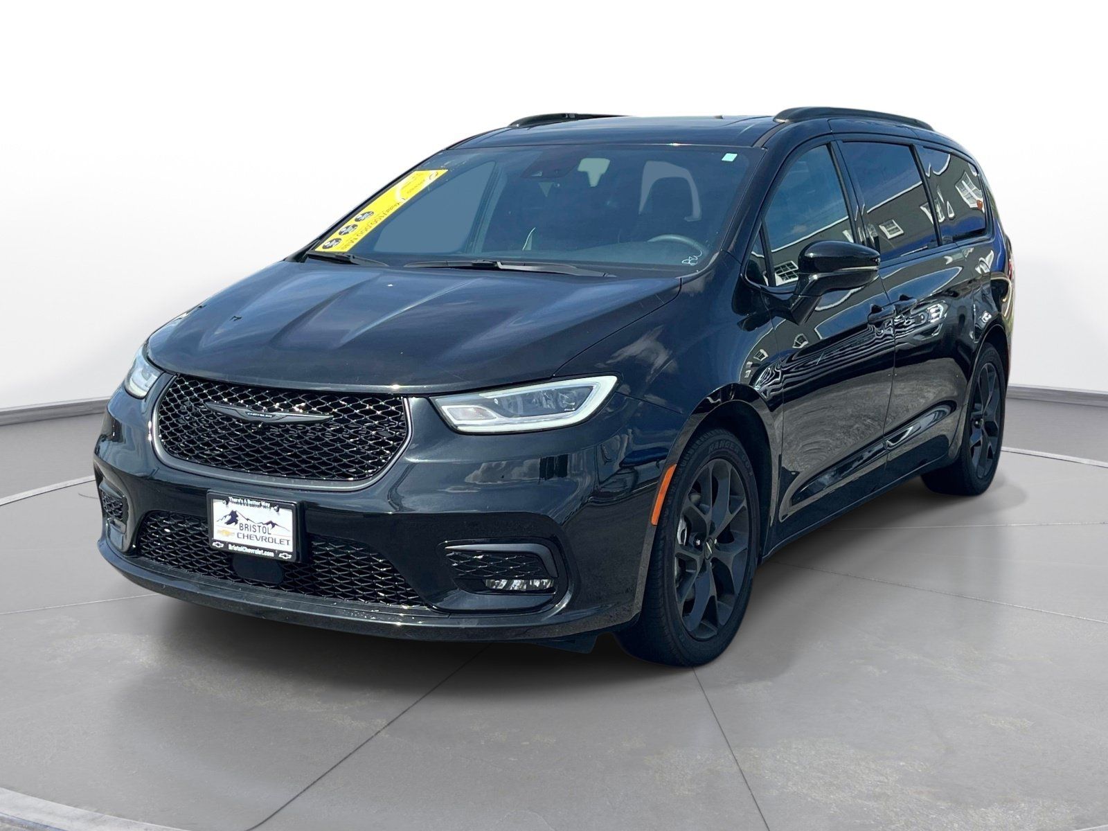 Used 2025 Chrysler Pacifica Limited FWD image 9
