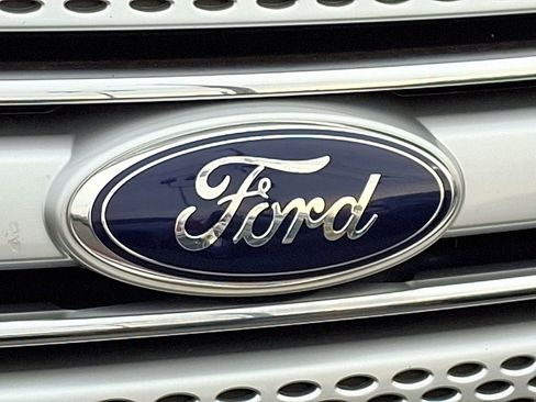 Used 2015 Ford Explorer XLT w/ Equipment Group 202A image 38