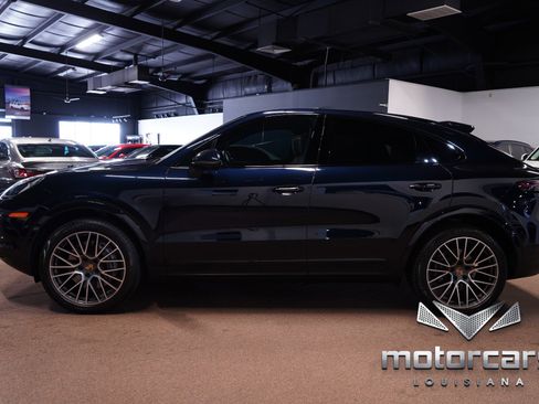 Used 2021 Porsche Cayenne Coupe w/ Premium Package image 4