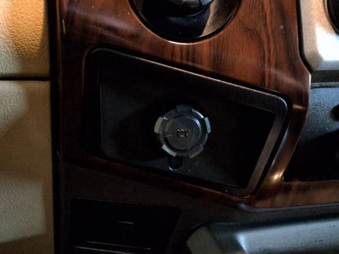 Used 2016 Ford F250 Lariat w/ Chrome Package image 28