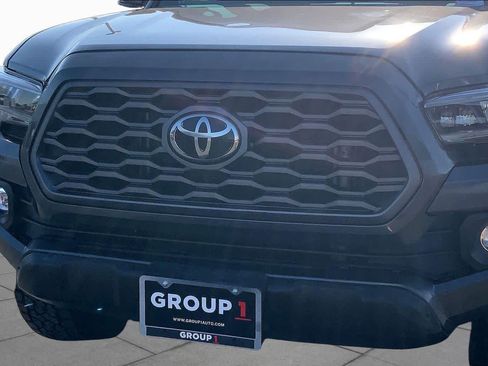 Used 2022 Toyota Tacoma TRD Off-Road AWD/4WD image 30