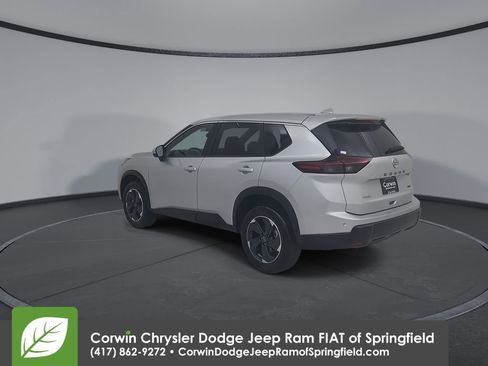 Used 2025 Nissan Rogue SV image 11
