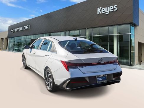 Certified 2025 Hyundai Elantra Limited image 7