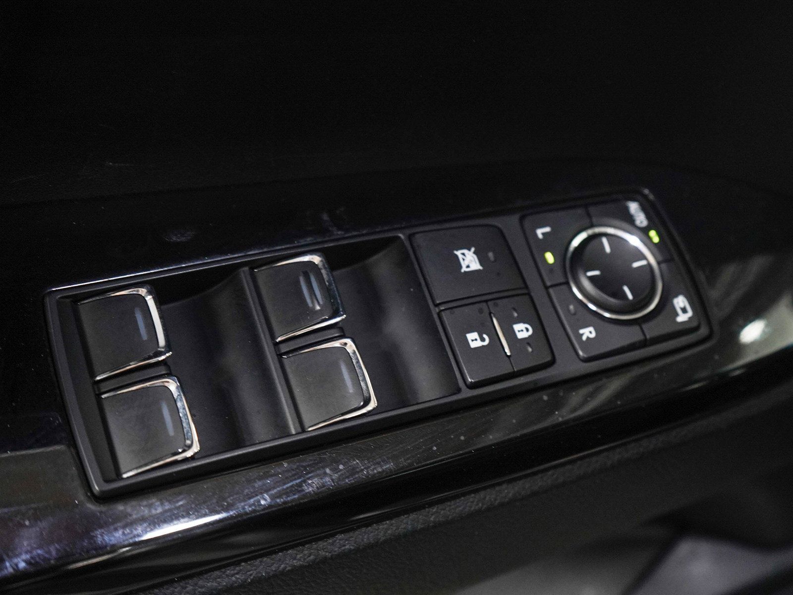 Used 2018 Lexus LX 570 4WD w/ Luxury Package image 26