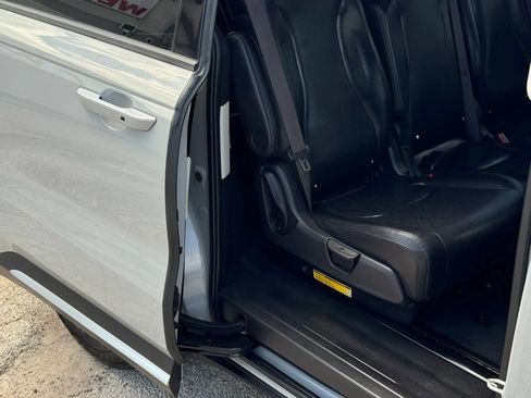 Used 2022 Kia Carnival SX FWD image 31
