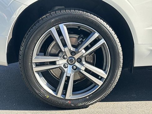 Used 2020 Volvo XC60 T8 Momentum w/ Protection Package Premier image 28