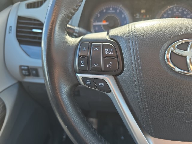 Used 2017 Toyota Sienna XLE FWD image 21