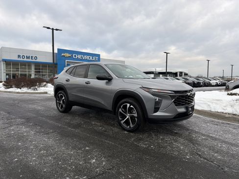 Used 2024 Chevrolet Trax RS w/ Driver Confidence Package image 3